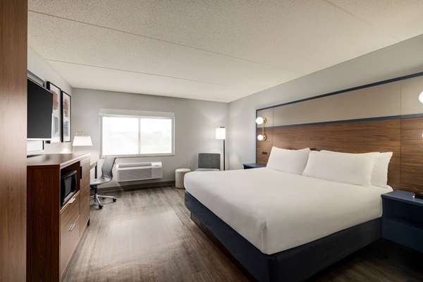 1 King Bed, Non-Smoking
