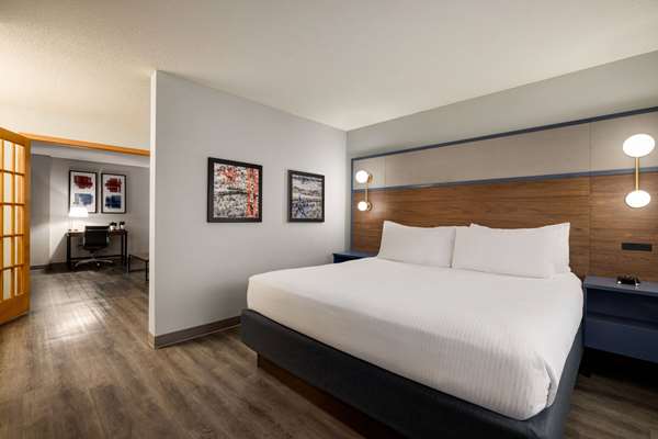 1 King Bed, Studio Suite, Non-Smoking