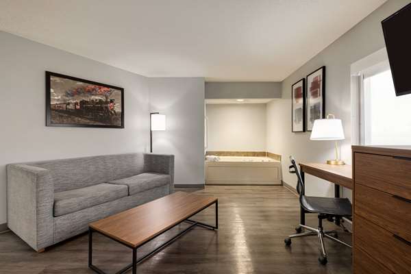1 King Deluxe Studio Suite, Non-Smoking
