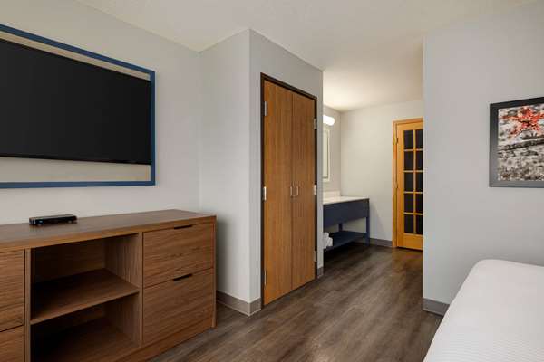 1 King Bed, Studio Suite, Non-Smoking