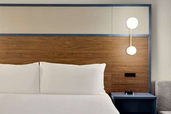 1 King Bed, Deluxe Room, Non-Smoking