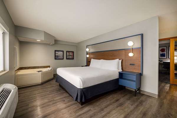 1 King Bed, Superior Studio Suite, Non-Smoking