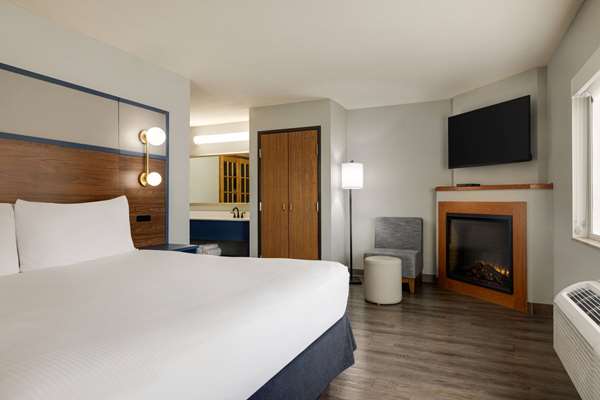 1 King Bed, Superior Studio Suite, Non-Smoking