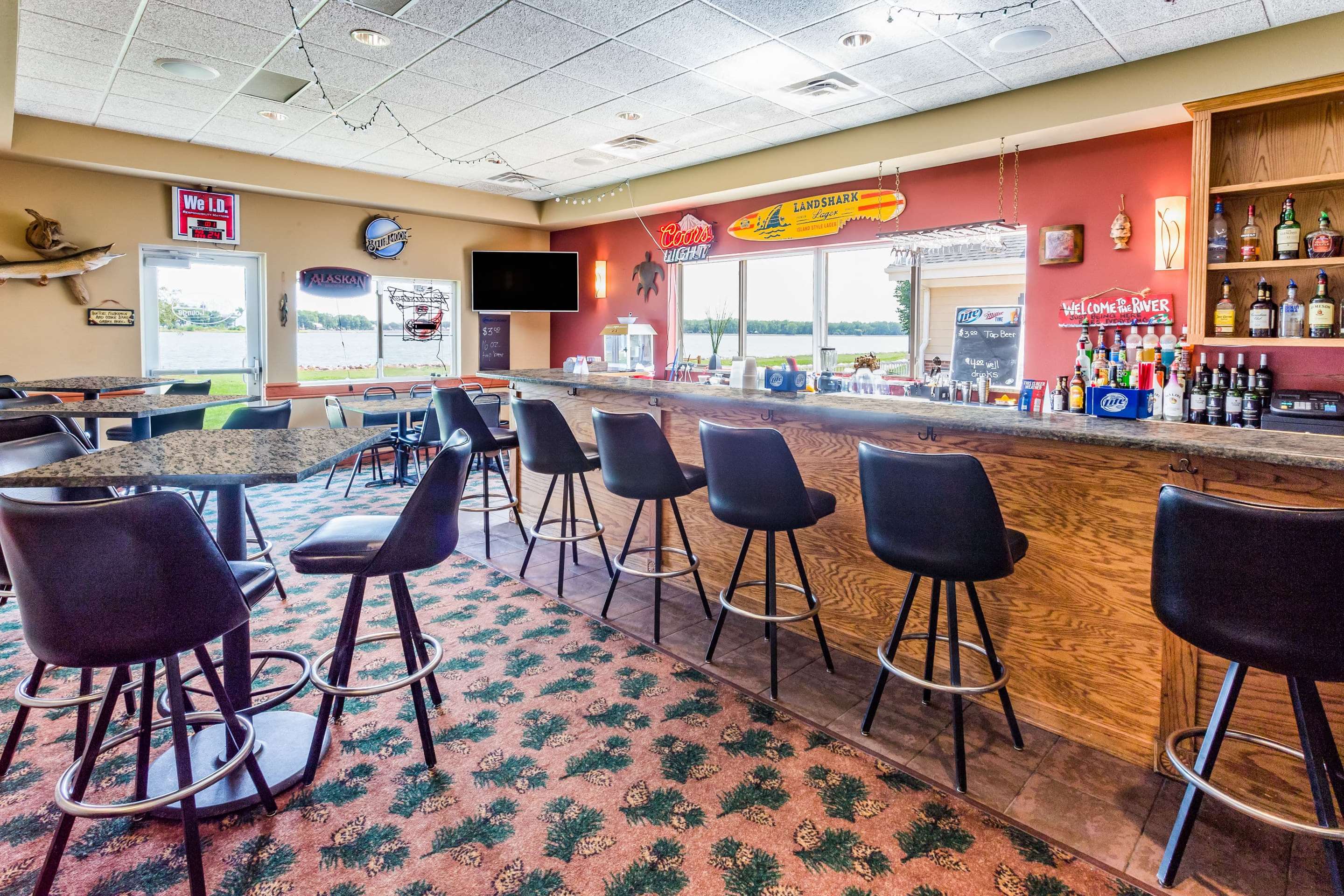 BarLounge | AmericInn by Wyndham Fort Pierre - Conference Center
