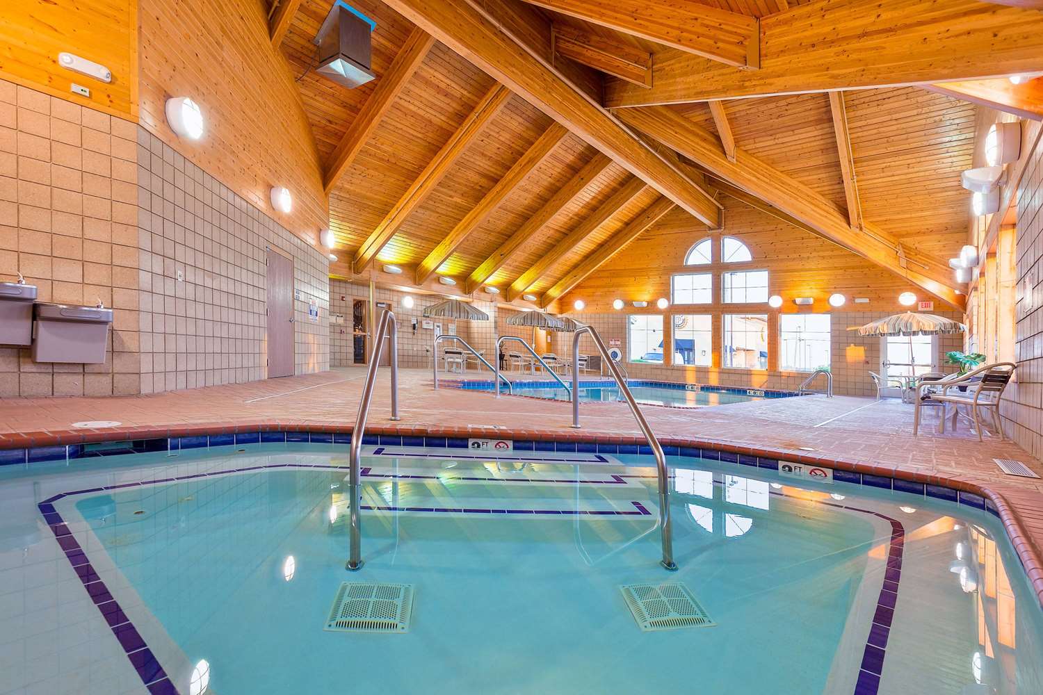 Americinn Lodge Suites Monmouth Il See S Pool Americinn Lodge Suites Monmouth