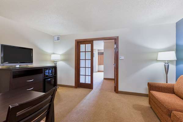 Suite - AmericInn Lodge & Suites Monmouth