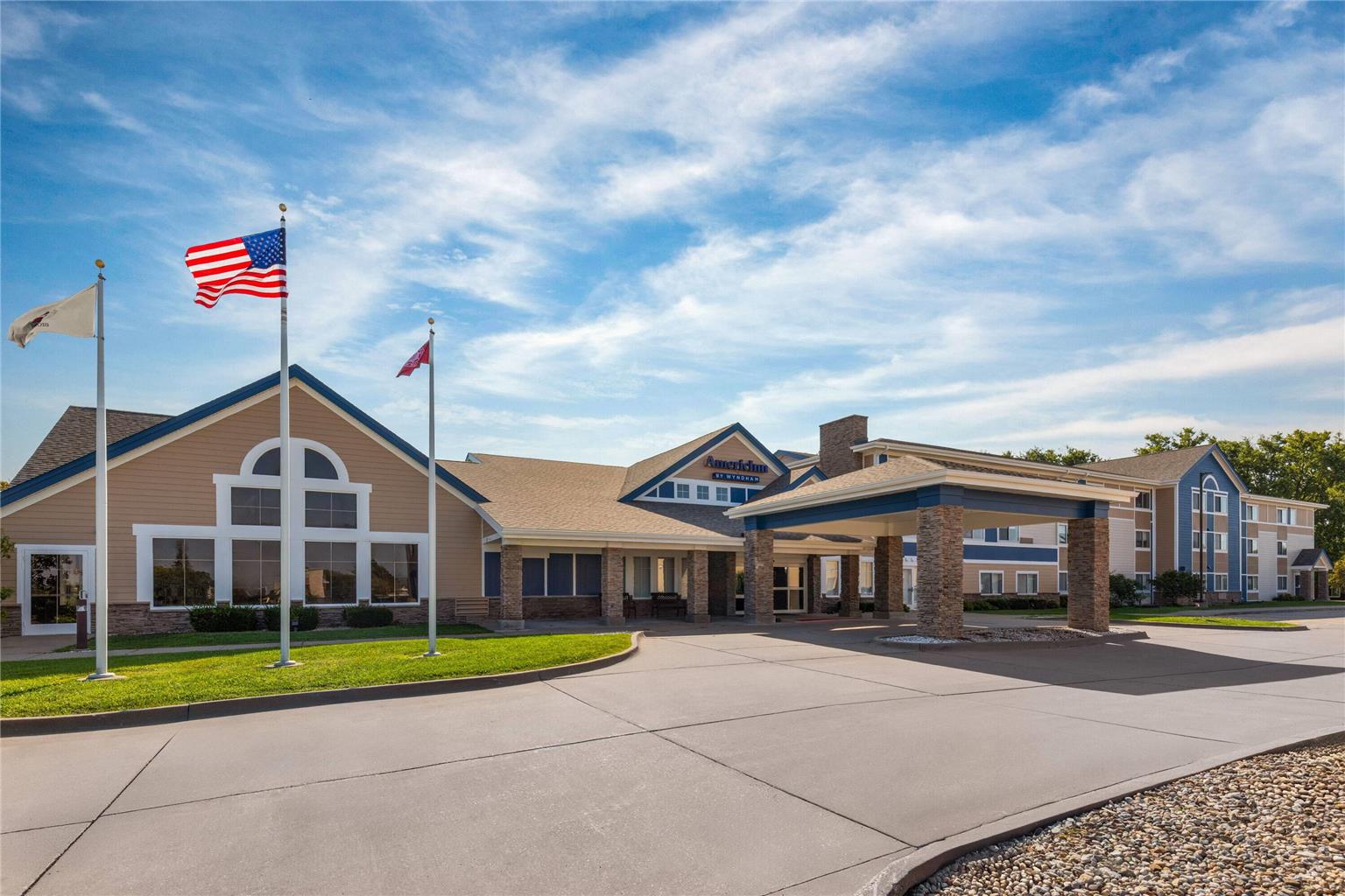 AmericInn by Wyndham Monmouth