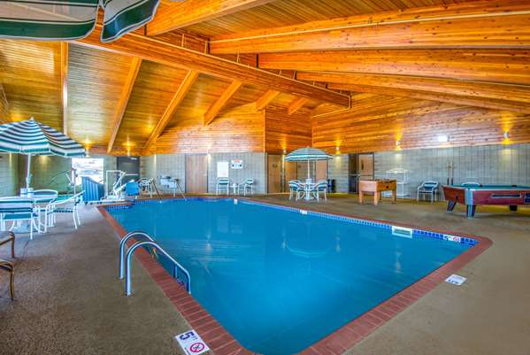 Pool - AmericInn Pampa