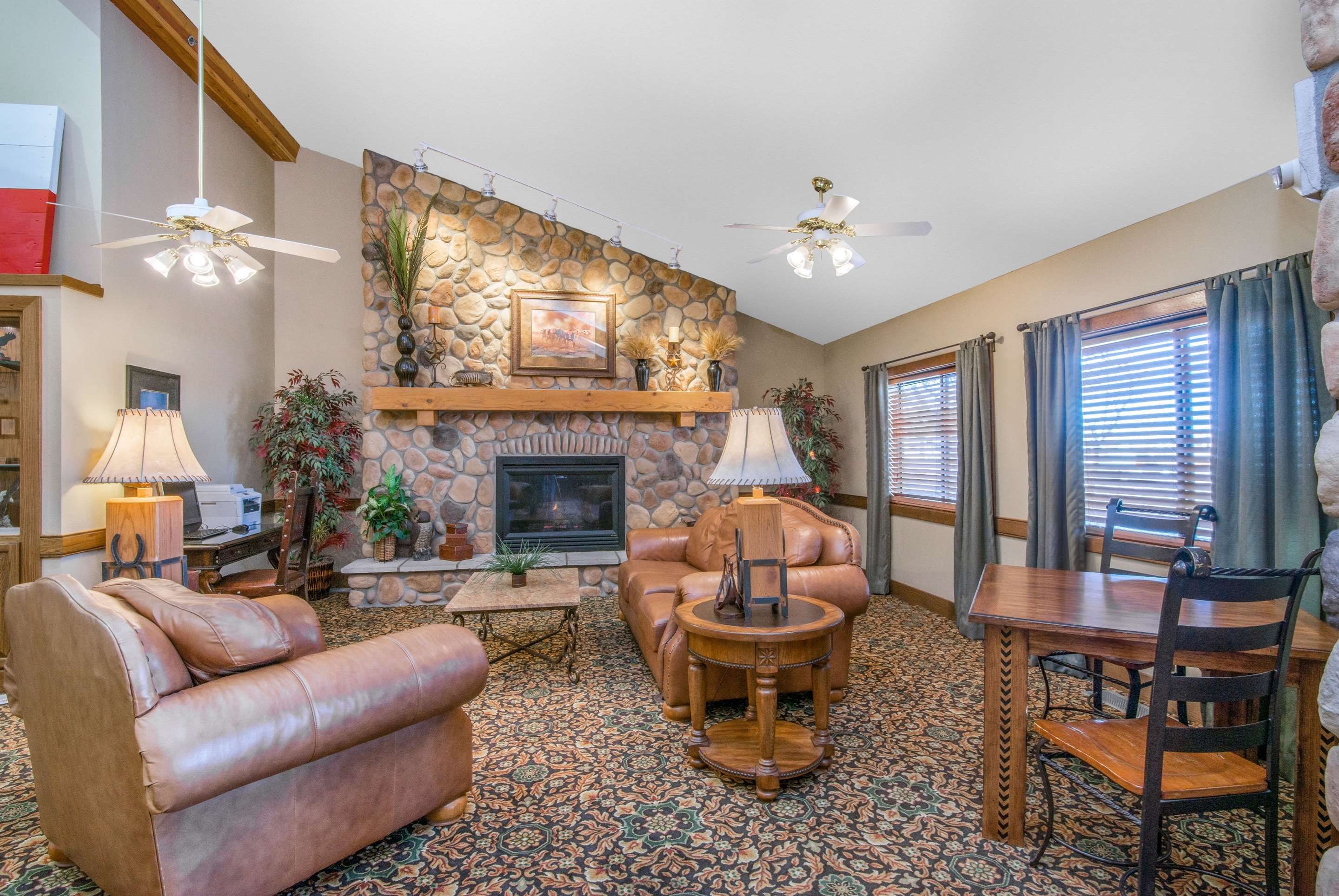 Lobby | AmericInn by Wyndham Pampa - Event Center