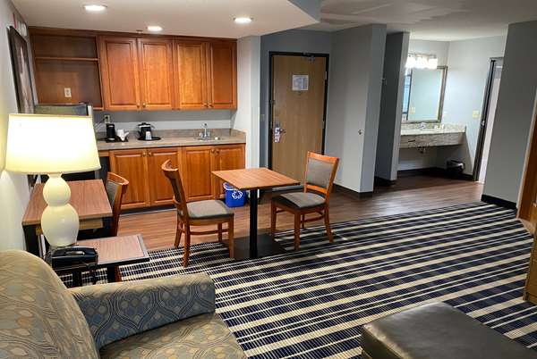 1 King Bed, One-Bedroom Suite, Non-Smoking