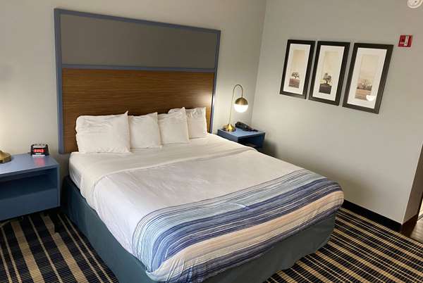 1 King Bed, Mobility Accessible Room, Non-Smoking