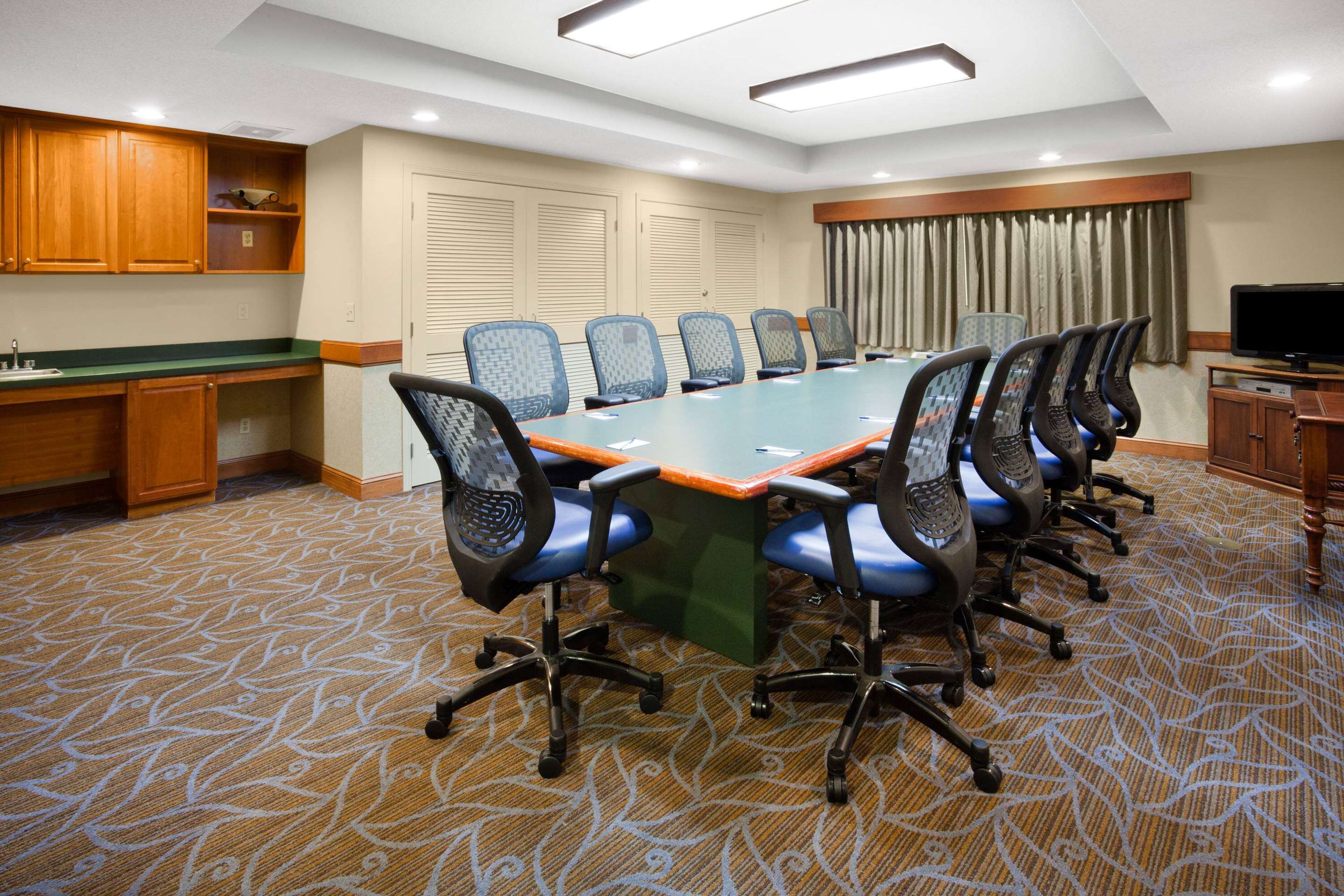 Meeting Room | AmericInn by Wyndham Chanhassen
