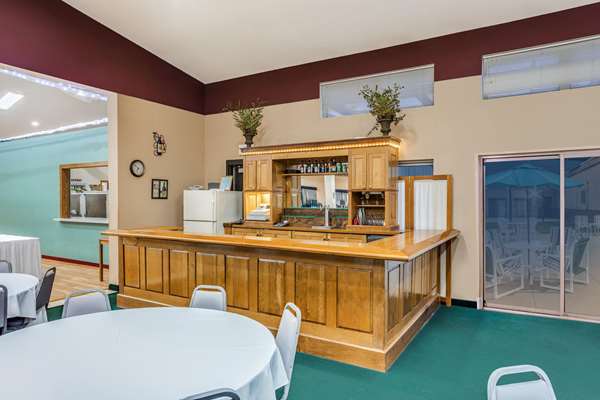 Bar - AmericInn Hotel & Suites New Lisbon - I-90 & I-94, Exit 61