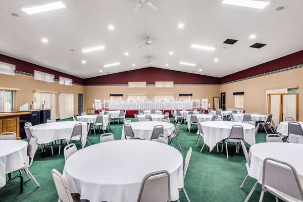  - AmericInn Hotel & Suites New Lisbon - I-90 & I-94, Exit 61