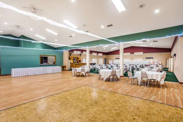  - AmericInn Hotel & Suites New Lisbon - I-90 & I-94, Exit 61