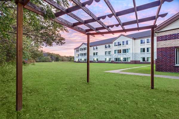  - AmericInn Hotel & Suites New Lisbon - I-90 & I-94, Exit 61