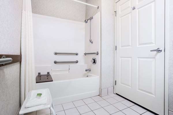  - AmericInn Hotel & Suites New Lisbon - I-90 & I-94, Exit 61