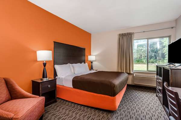  - AmericInn Hotel & Suites New Lisbon - I-90 & I-94, Exit 61