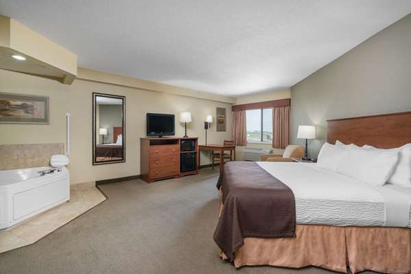  - AmericInn Lodge & Suites Newton - I-80, Exit 168