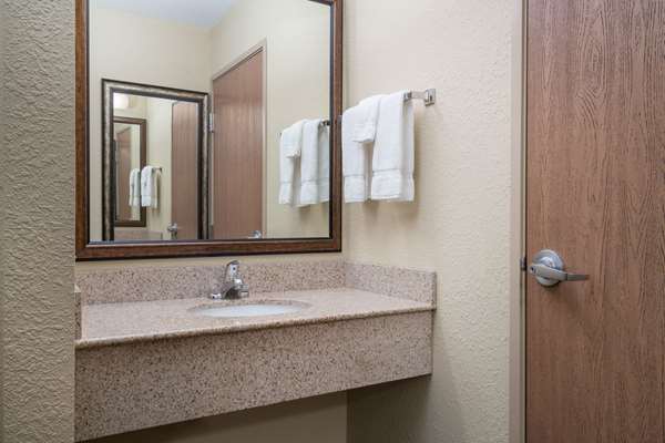  - AmericInn Lodge & Suites Newton - I-80, Exit 168