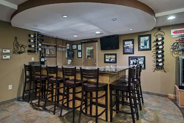 Bar - AmericInn Lodge & Suites Newton - I-80, Exit 168