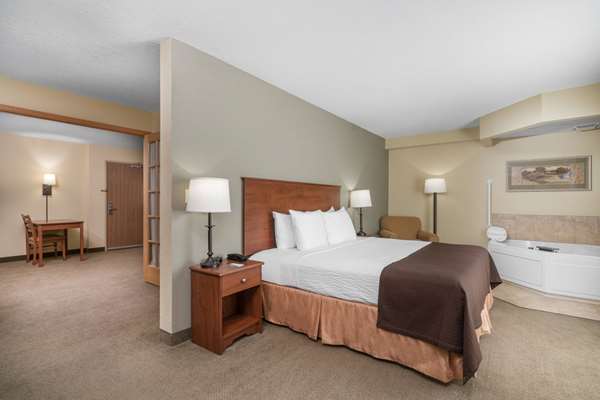 1 King Bed, One-Bedroom Suite, Non-Smoking