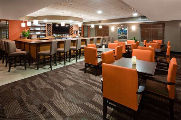 Bar - AmericInn Hotel & Suites Waupun