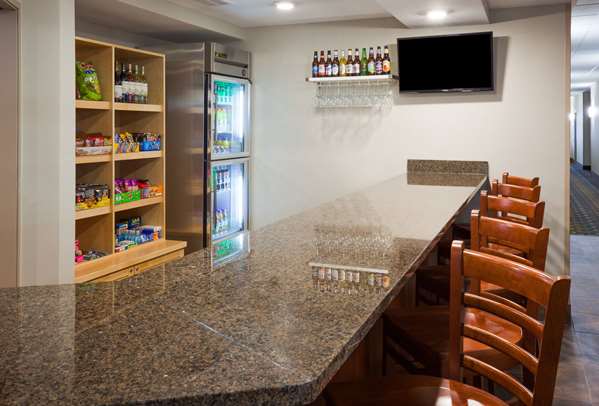 Bar - AmericInn Hotel & Suites Sibley