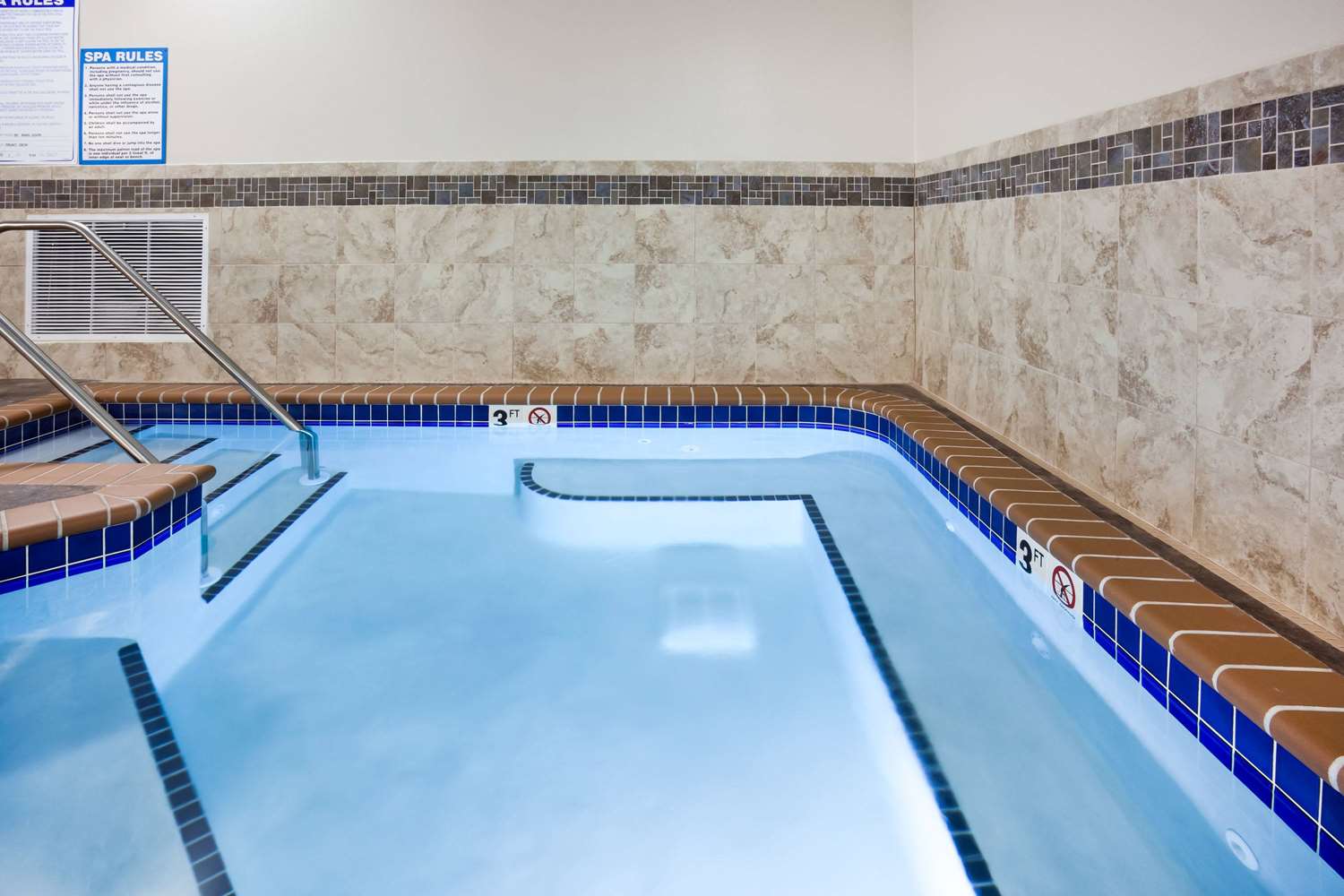 Americinn Hotel Suites Dewitt Ia See S Pool Americinn Hotel Suites Dewitt