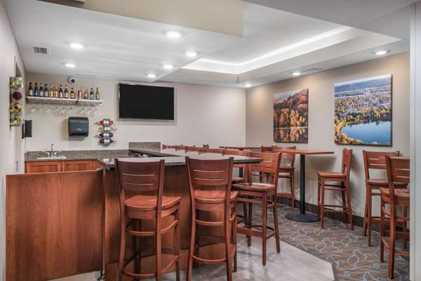 Bar - AmericInn Hotel & Suites Winona