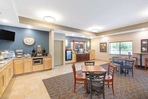  - AmericInn Humboldt