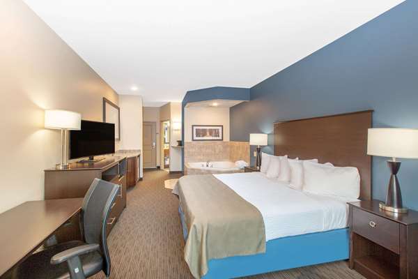 Suite - AmericInn Humboldt