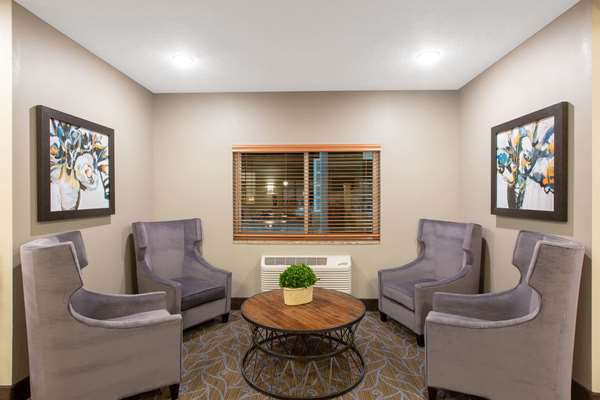  - AmericInn Humboldt