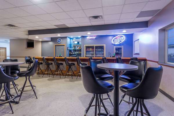 Bar - AmericInn Hotel & Suites Boscobel