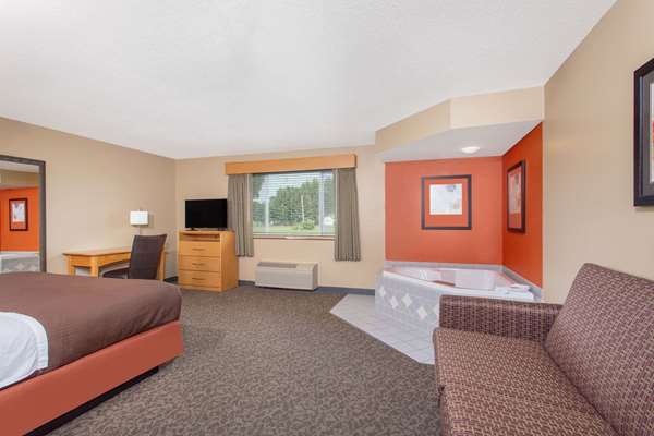 Suite - AmericInn Hotel & Suites Boscobel