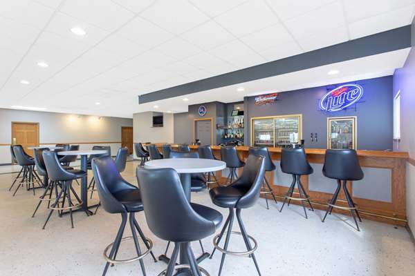 Bar - AmericInn Hotel & Suites Boscobel