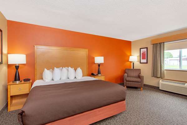 1 King Bed, Non-Smoking