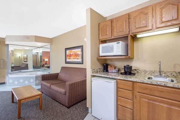 Suite - AmericInn Hotel & Suites Boscobel