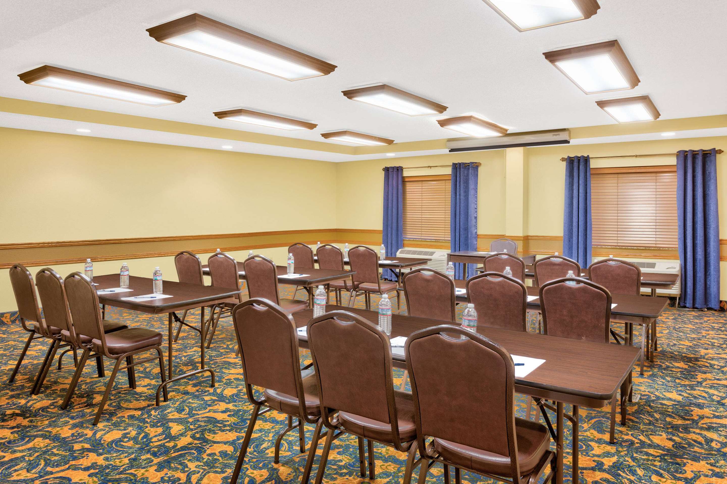 Meeting Room | AmericInn by Wyndham Vidalia