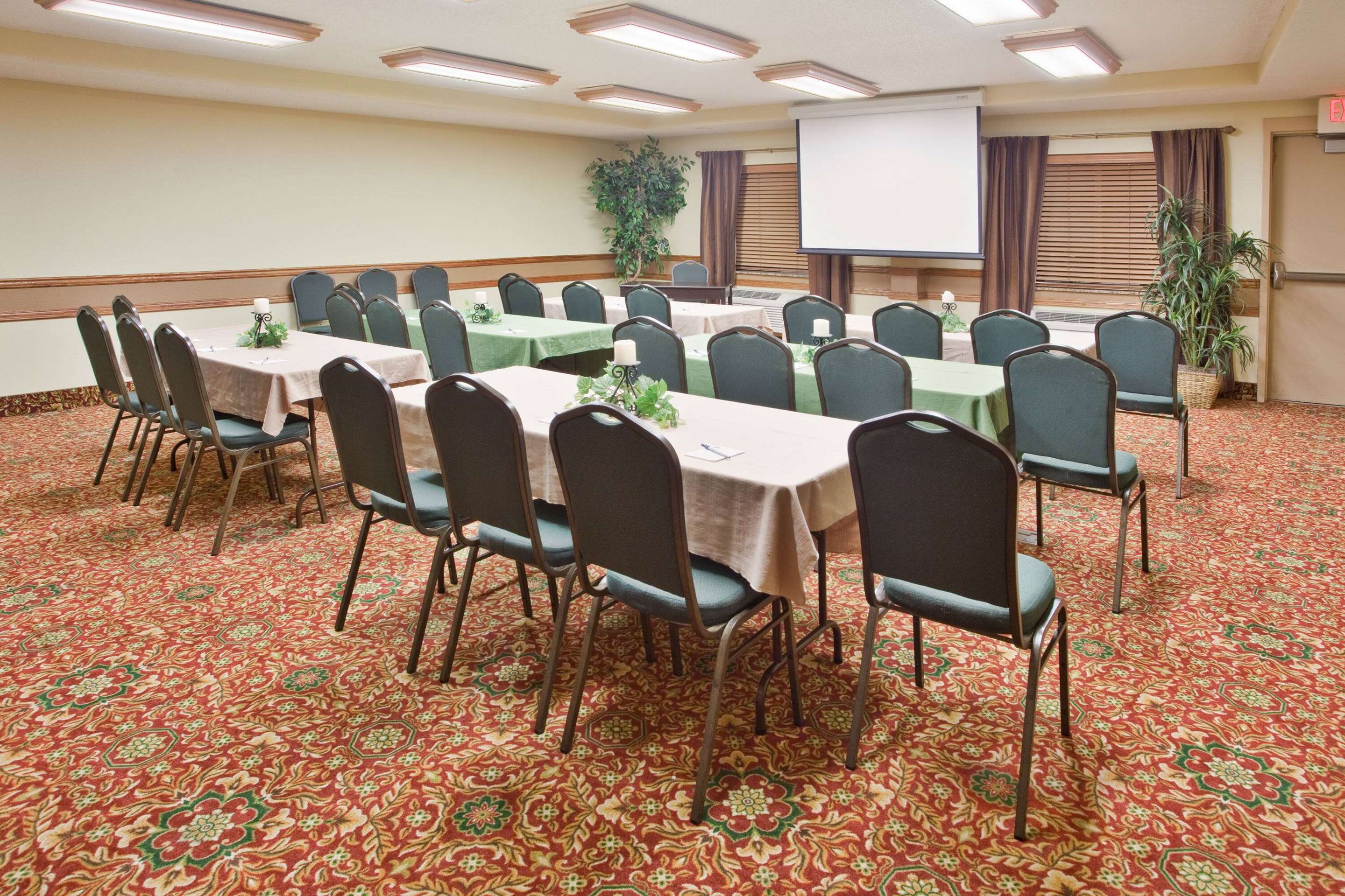 Meeting Room | AmericInn by Wyndham Vidalia
