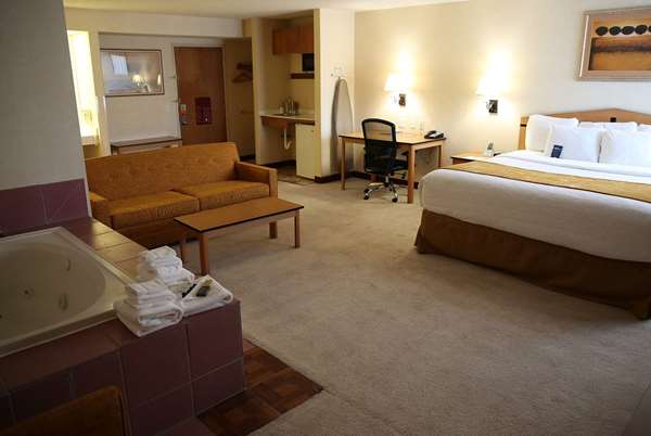  - AmericInn Hotel & Suites Airport Denver
