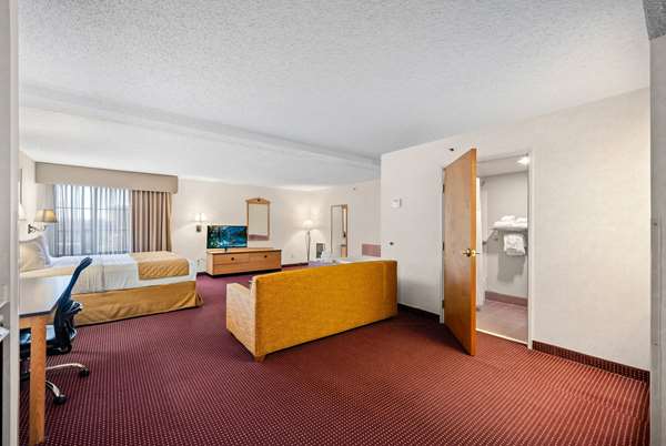 1 King Bed, Deluxe Suite, Non-Smoking