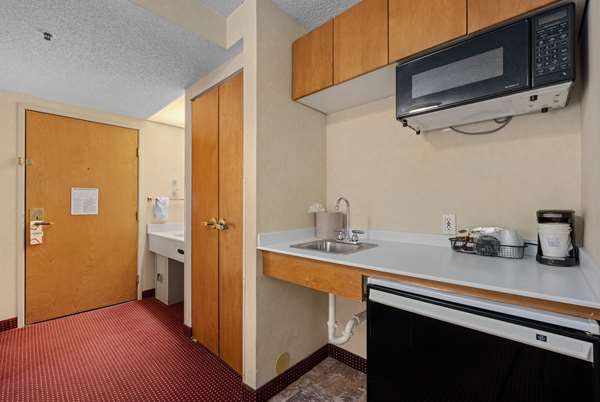 2 Queen Beds, Suite, Non-Smoking
