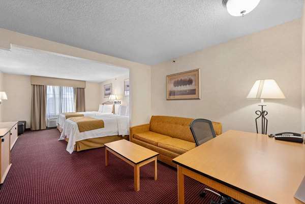 2 Queen Beds, Suite, Non-Smoking