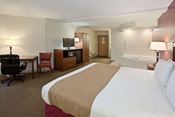 Suite - AmericInn Lodge & Suites Mitchell