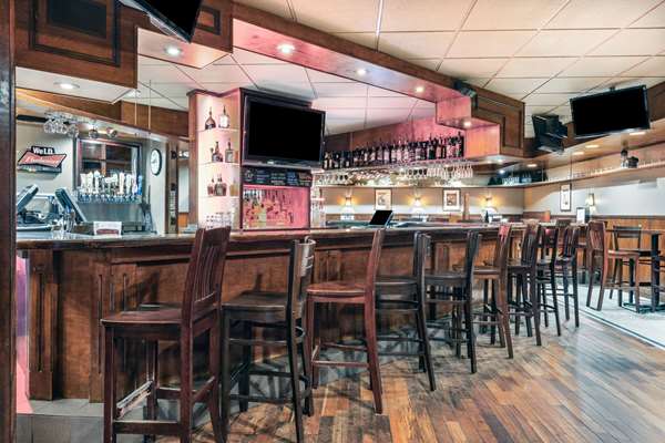 Restaurant - AmericInn Proctor