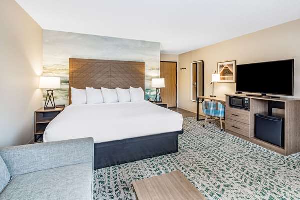 Suite - AmericInn Proctor