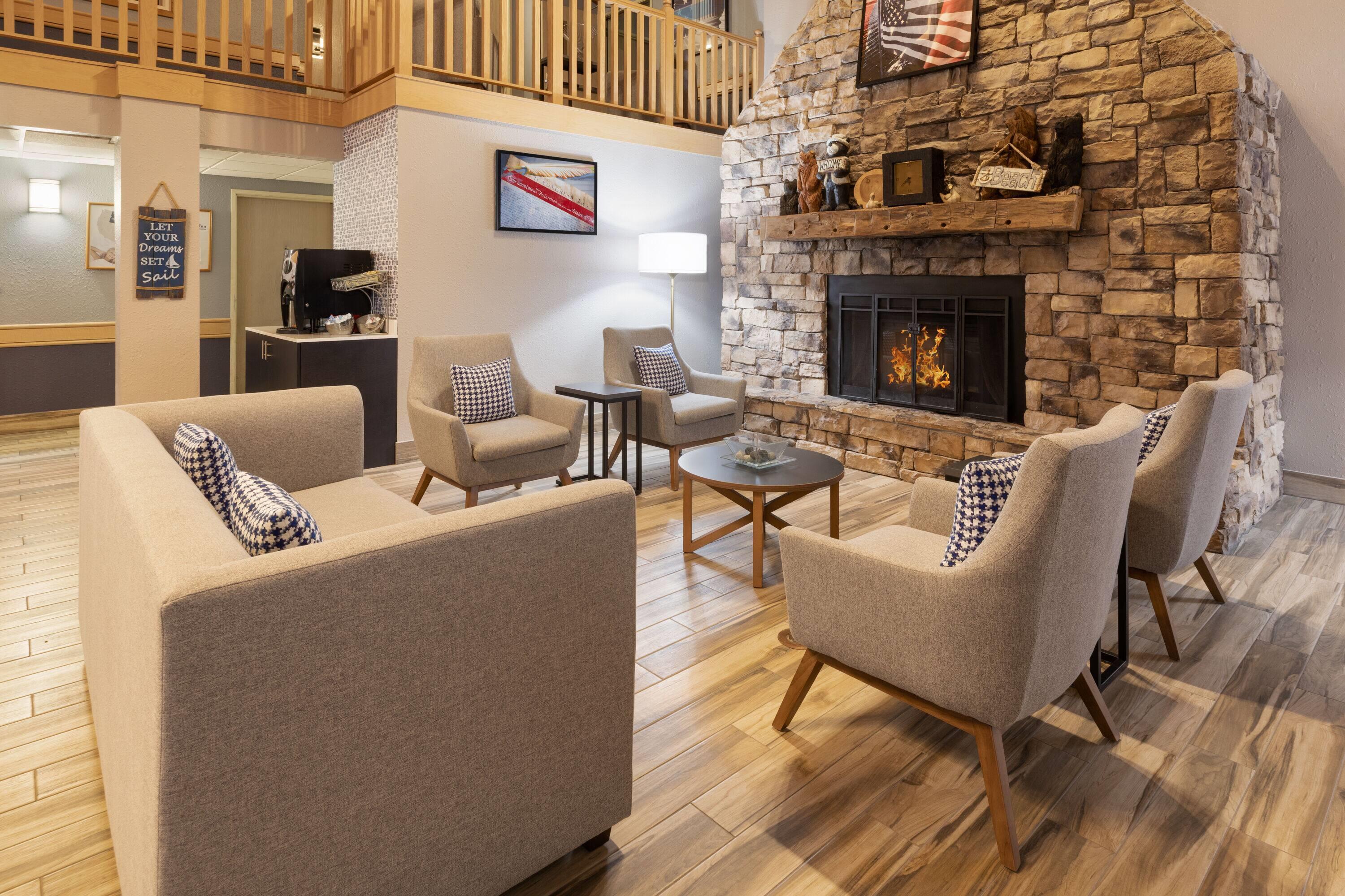 Lobby | AmericInn by Wyndham Douglas/Saugatuck