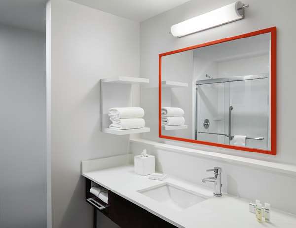  - Hampton Inn & Suites Waukegan