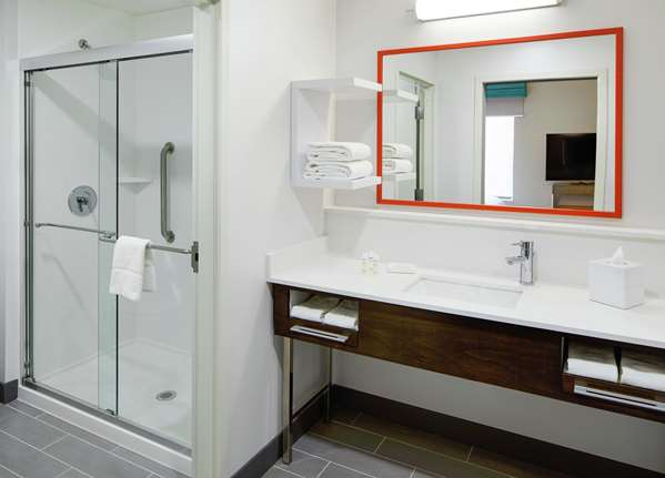  - Hampton Inn & Suites Waukegan